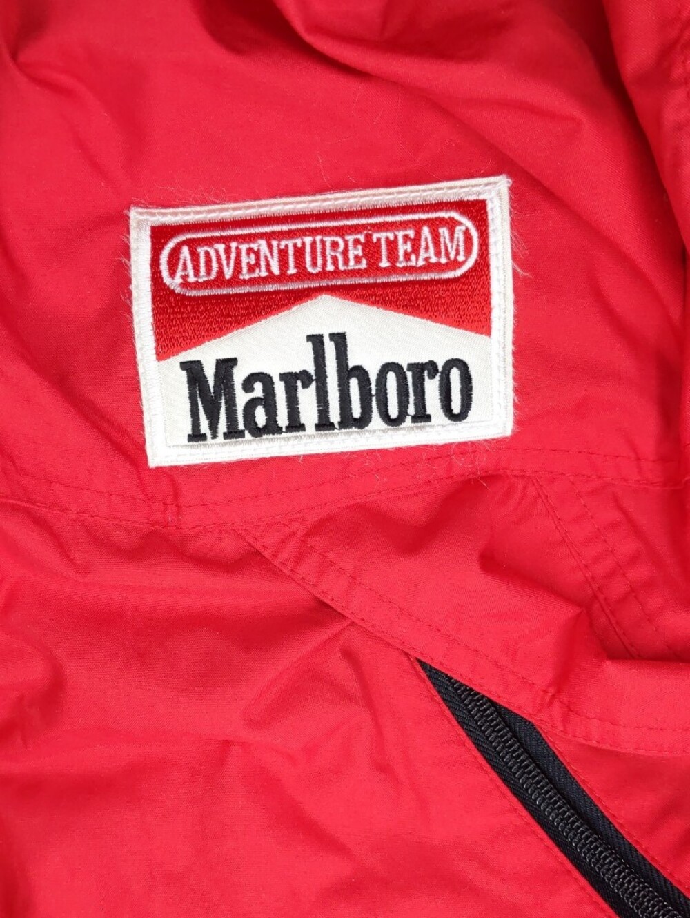 Marlboro Hooded Windbreaker Jacket in Red XL - Picture 4 of 16